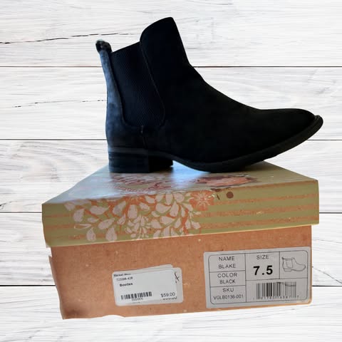 Very G Black Booties